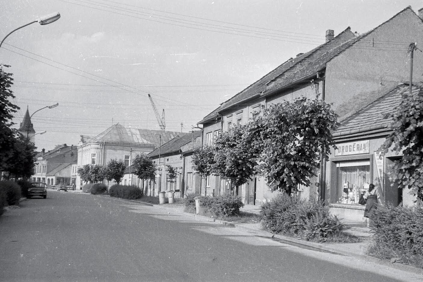 Rok 1978. Vtedy Partizánska ulica teraz Belanského. Domy v strednej časti foto boli zbúrané a dnes je tam supermarket COOP Jednota. Zdroj M. Janík