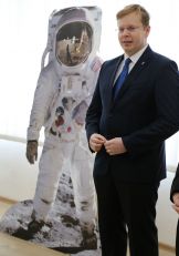 cesta na mesiac p hornak